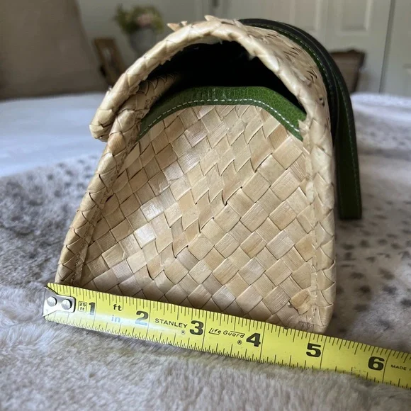 Kate Spade Wicker Wine/Barrel Purse with Green Trim - Picture 6 of 7